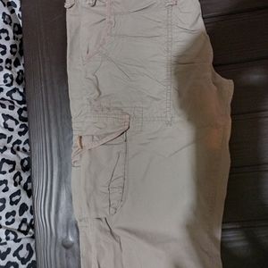 Cargo pants 22 twWtwentytwo size 28 inch waist, 32 inseam 16 in across on waist.